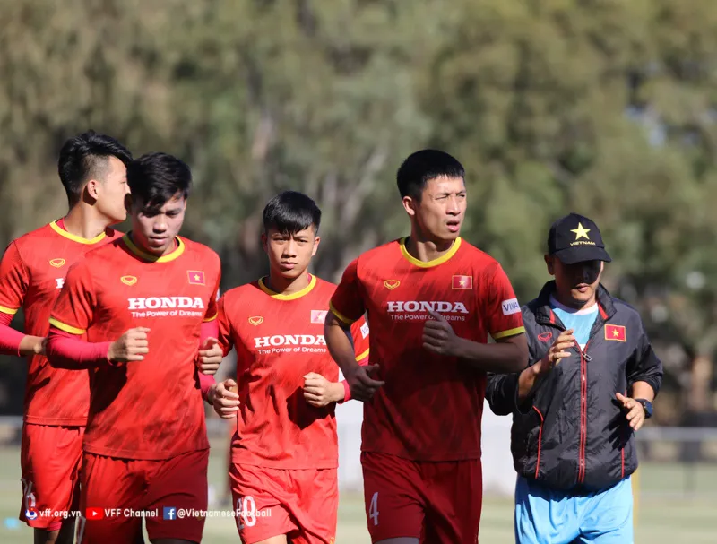 ĐT Việt Nam hứng khởi bước vào buổi tập đầu tiên tại Melbourne - Ảnh 5. ĐT Việt Nam hứng khởi bước vào buổi tập đầu tiên tại Melbourne - Ảnh 5.