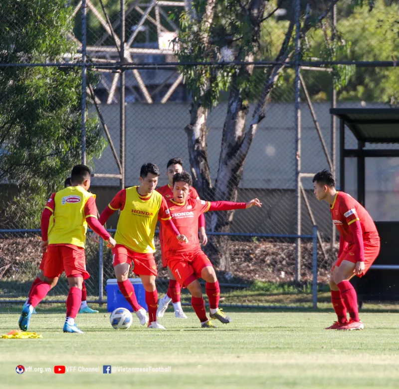 ĐT Việt Nam hứng khởi bước vào buổi tập đầu tiên tại Melbourne - Ảnh 8. ĐT Việt Nam hứng khởi bước vào buổi tập đầu tiên tại Melbourne - Ảnh 8.