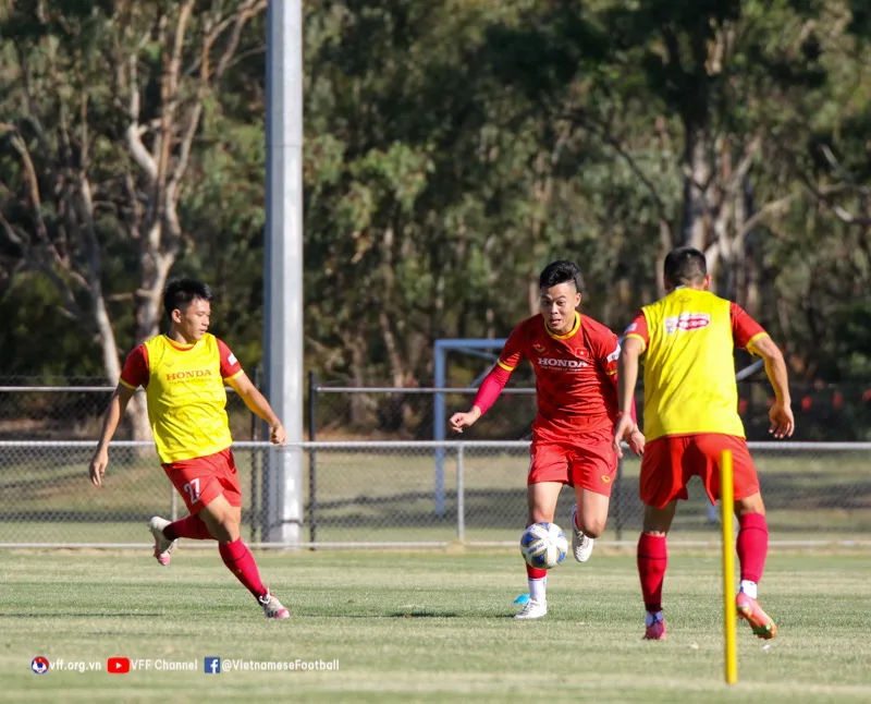 ĐT Việt Nam hứng khởi bước vào buổi tập đầu tiên tại Melbourne - Ảnh 9. ĐT Việt Nam hứng khởi bước vào buổi tập đầu tiên tại Melbourne - Ảnh 9.