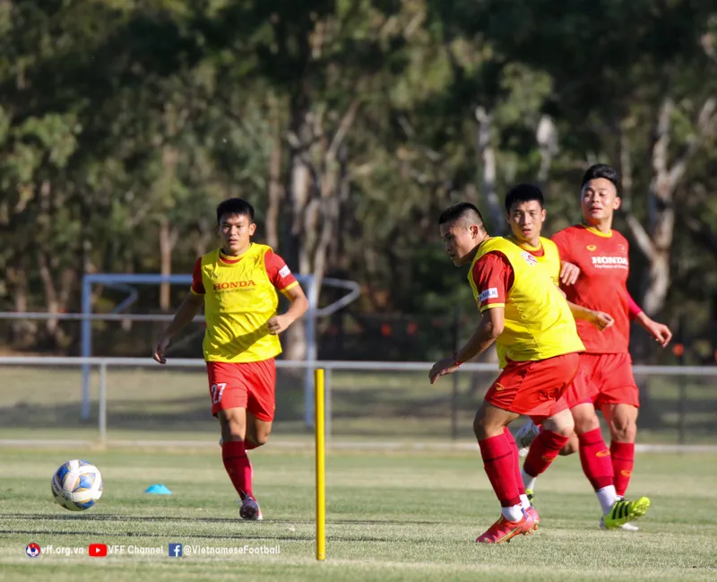 ĐT Việt Nam hứng khởi bước vào buổi tập đầu tiên tại Melbourne - Ảnh 10. ĐT Việt Nam hứng khởi bước vào buổi tập đầu tiên tại Melbourne - Ảnh 10.