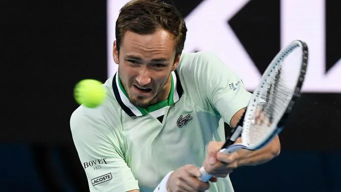 Ngược dòng kịch tính, Medvedev đối đầu Tsitsipas ở bán kết Australia mở rộng 2022 - Ảnh 2. Ngược dòng kịch tính, Medvedev đối đầu Tsitsipas ở bán kết Australia mở rộng 2022 - Ảnh 2.