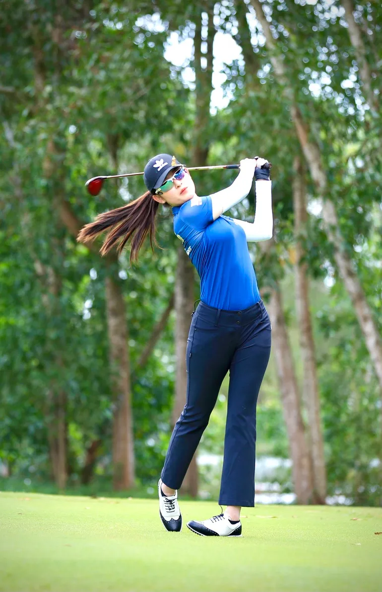 Á hậu Huyền My, người đẹp Thanh Tú và dàn sao khoe dáng bên sân golf - Ảnh 1.