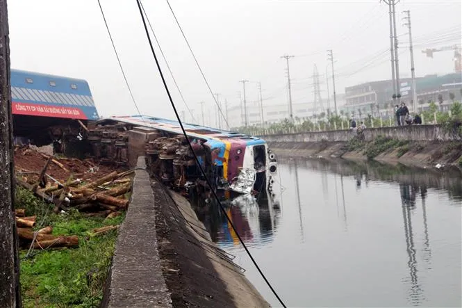 Vụ tai nạn giao thông giữa tàu Bắc - Nam và xe tải: Tài xế buồn ngủ trong lúc lái xe - Ảnh 4.