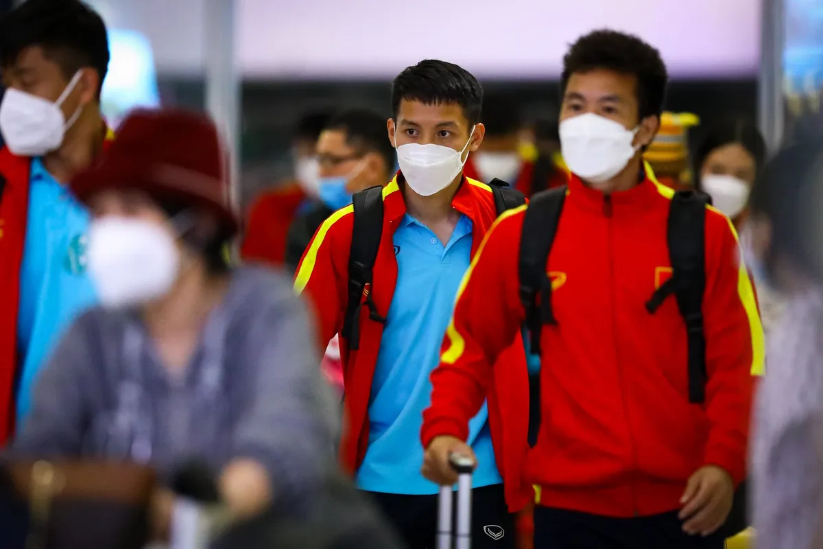 ĐT Việt Nam về đến Hà Nội, chuẩn bị cho trận gặp ĐT Trung Quốc - Ảnh 3. ĐT Việt Nam về đến Hà Nội, chuẩn bị cho trận gặp ĐT Trung Quốc - Ảnh 3.