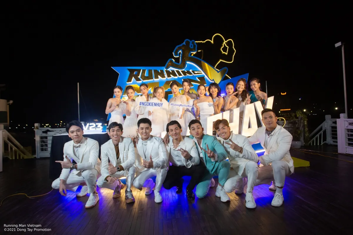 D&agrave;n cast Running Man Vietnam l&ecirc;n đồ si&ecirc;u đẹp, nổi bật tr&ecirc;n du thuyền tại Hạ Long - Ảnh 1.