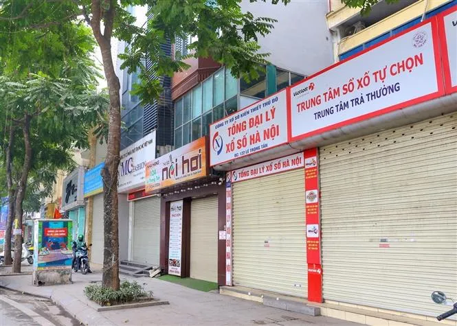 Từ 12h trưa nay, quận Thanh Xu&acirc;n tạm dừng c&aacute;c hoạt động kh&ocirc;ng thiết yếu để ph&ograve;ng, chống dịch COVID-19 - Ảnh 1.