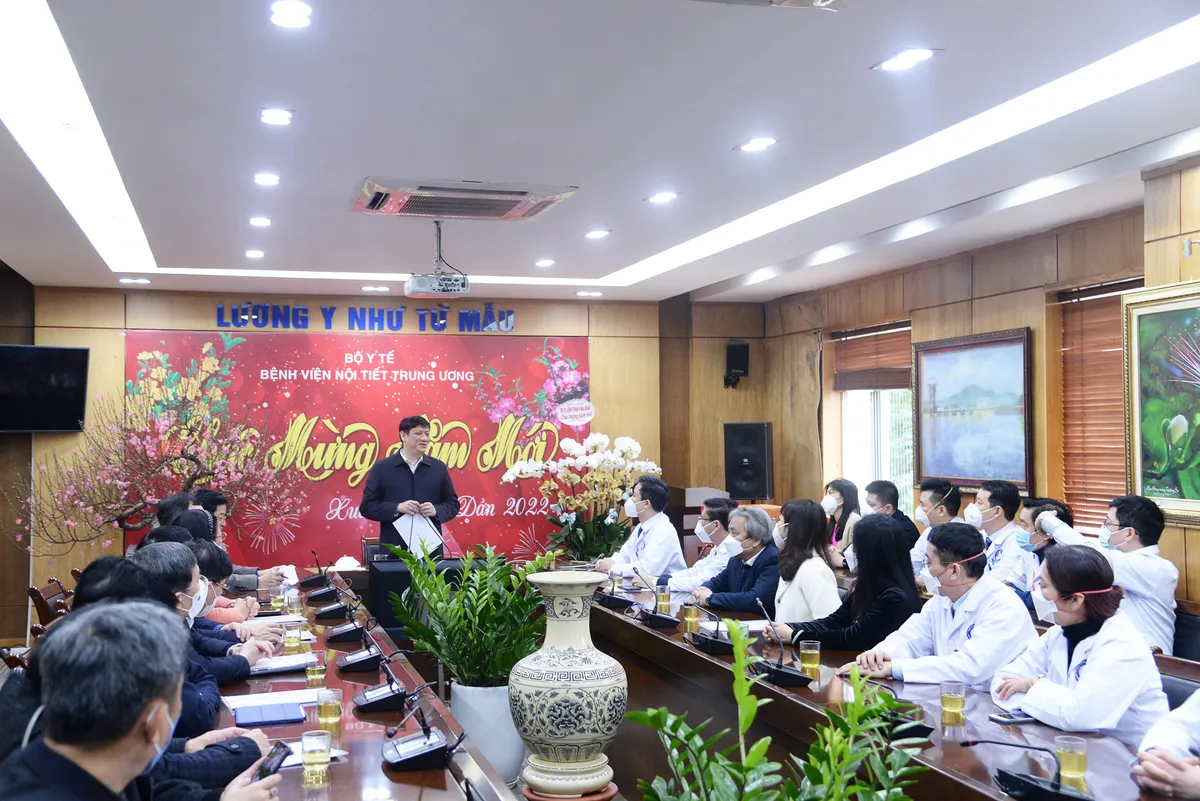 Bộ Trưởng Bộ Y tế Nguyễn Thanh Long thăm, chúc Tết Bệnh viện Nội tiết Trung ương - Ảnh 1. Bộ Trưởng Bộ Y tế Nguyễn Thanh Long thăm, chúc Tết Bệnh viện Nội tiết Trung ương - Ảnh 1.