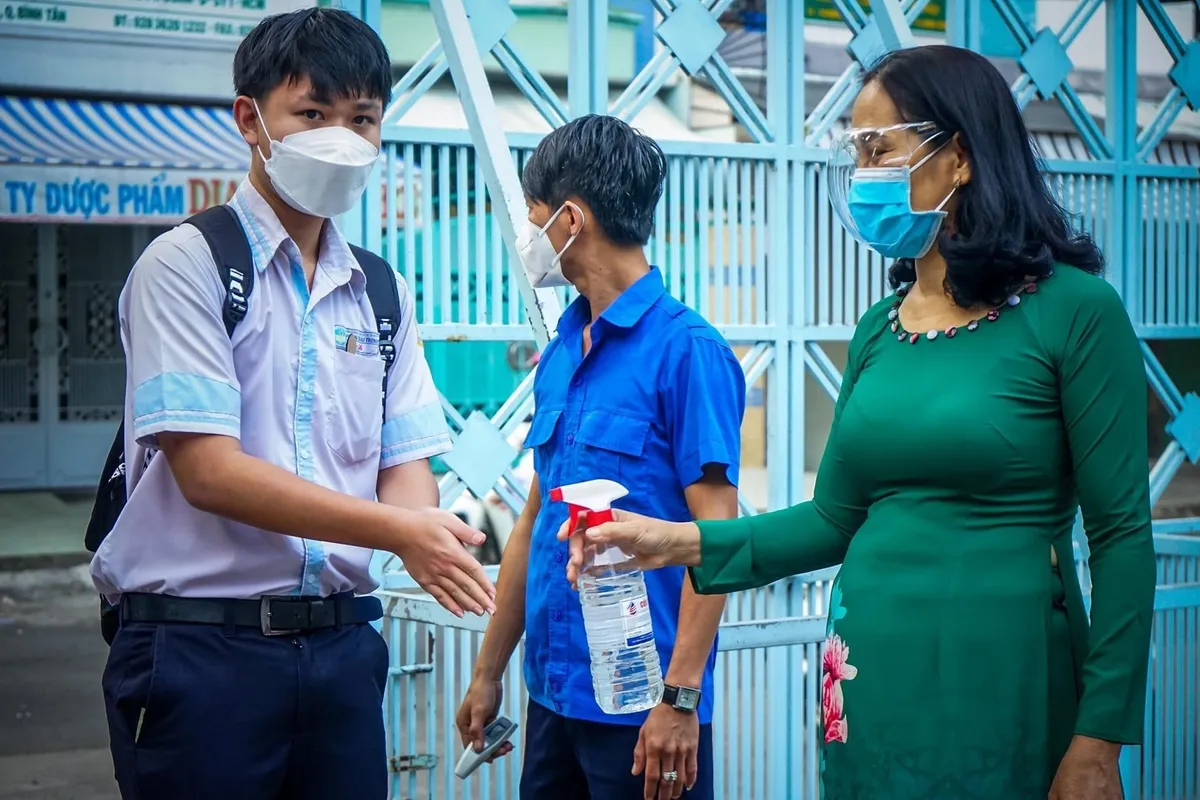 Sau Tết Nguyên đán, học sinh ở nhiều địa phương trở lại trường - Ảnh 1.