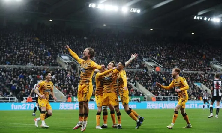 Newcastle thua sốc đội hạng Ba trong ngày Trippier ra mắt - Ảnh 1. Newcastle thua sốc đội hạng Ba trong ngày Trippier ra mắt - Ảnh 1.