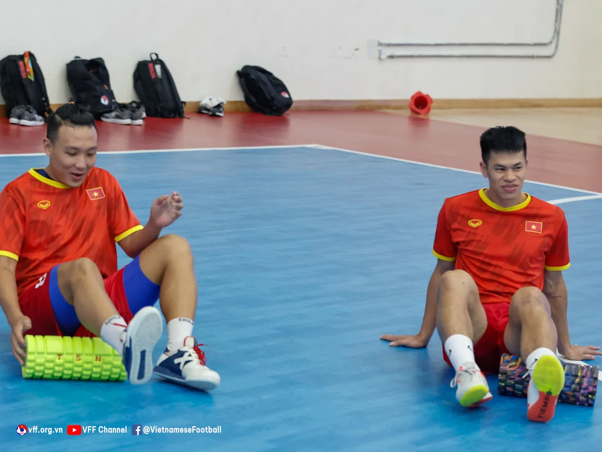 ĐT futsal Việt Nam thoải mái tinh thần trước trận đấu với Nhật Bản - Ảnh 3.