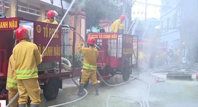 Hiệu quả m&ocirc; h&igrave;nh xe chữa ch&aacute;y mini tại l&agrave;ng nghề - Ảnh 2.