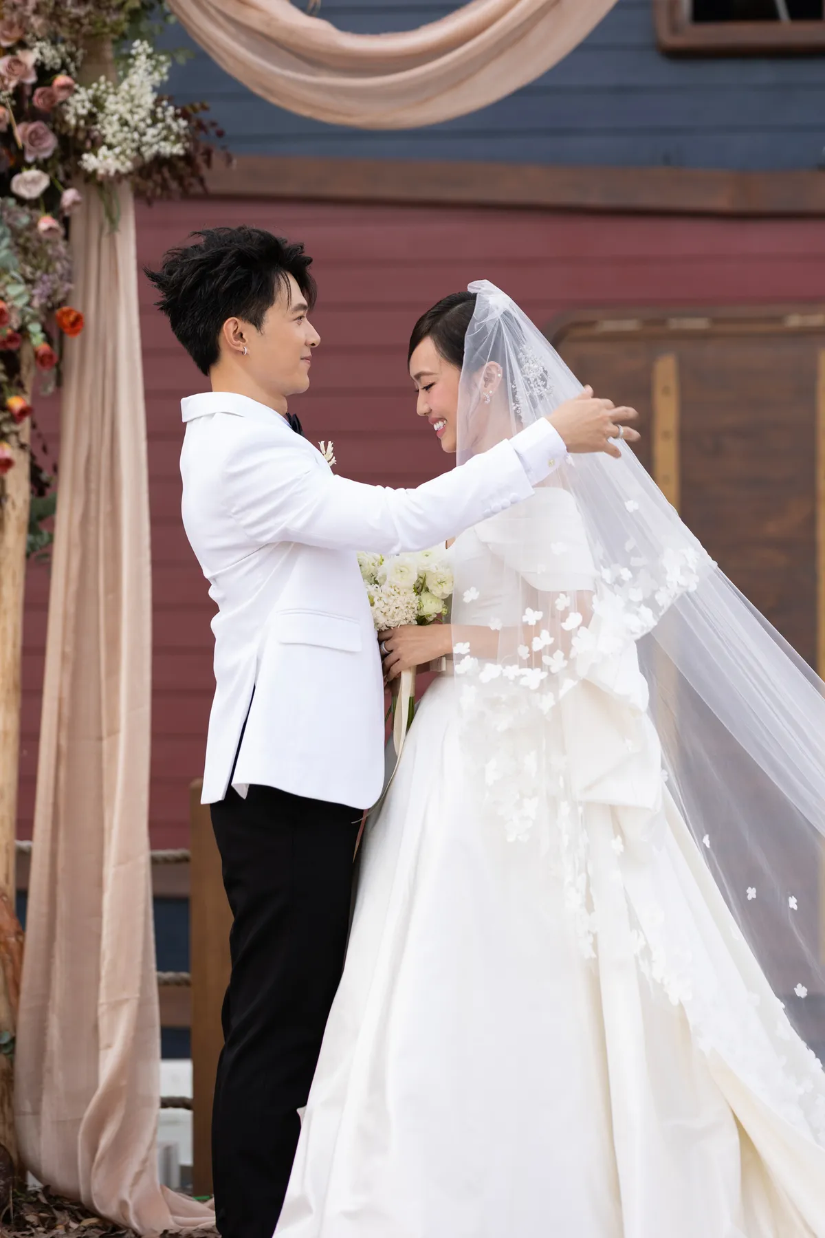 Diệu Nhi - Anh Tú rạng ngời hạnh phúc trong lễ cưới - Ảnh 3. Diệu Nhi - Anh Tú rạng ngời hạnh phúc trong lễ cưới - Ảnh 3.