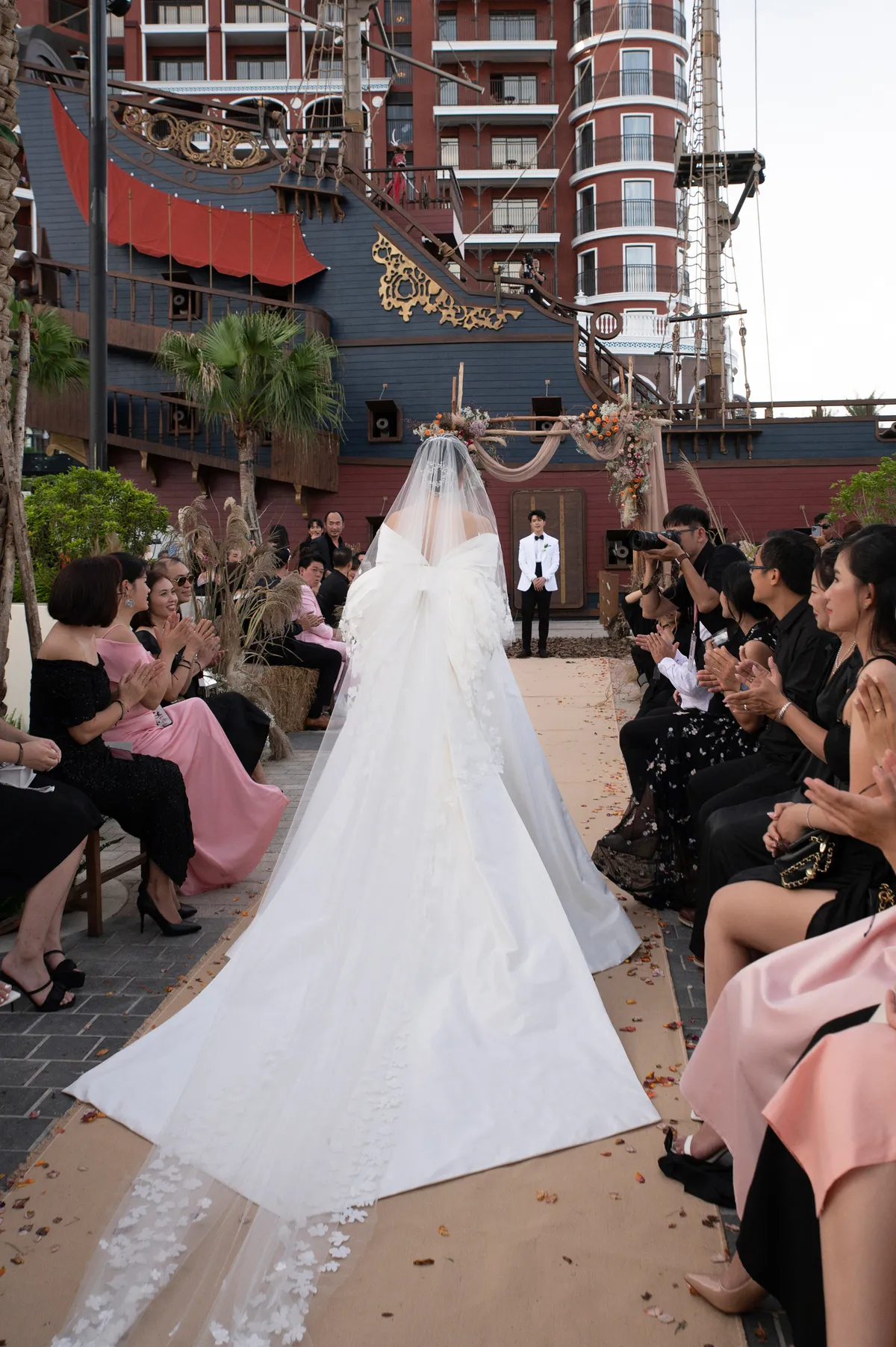 Diệu Nhi - Anh Tú rạng ngời hạnh phúc trong lễ cưới - Ảnh 1. Diệu Nhi - Anh Tú rạng ngời hạnh phúc trong lễ cưới - Ảnh 1.