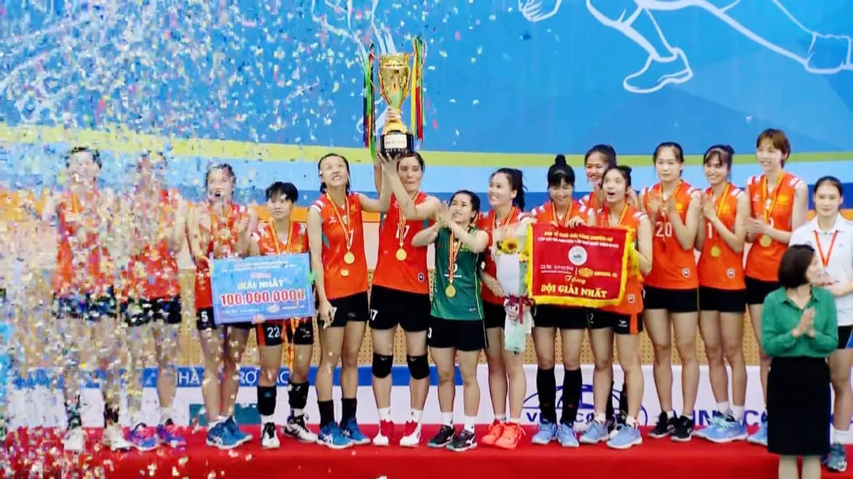 Hóa chất Đức Giang vô địch giải bóng chuyền Cúp Cát Bà - Amatina - Ảnh 1. Hóa chất Đức Giang vô địch giải bóng chuyền Cúp Cát Bà - Amatina - Ảnh 1.