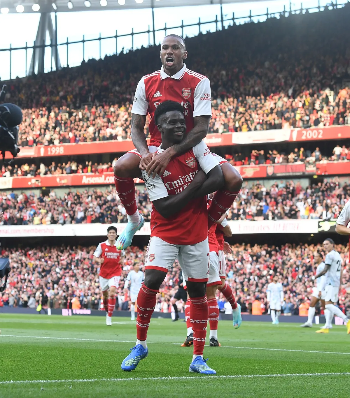 Arsenal 3-2 Liverpool: Saka lập cú đúp bàn thắng, Pháo thủ dẫn đầu Ngoại hạng Anh - Ảnh 3.