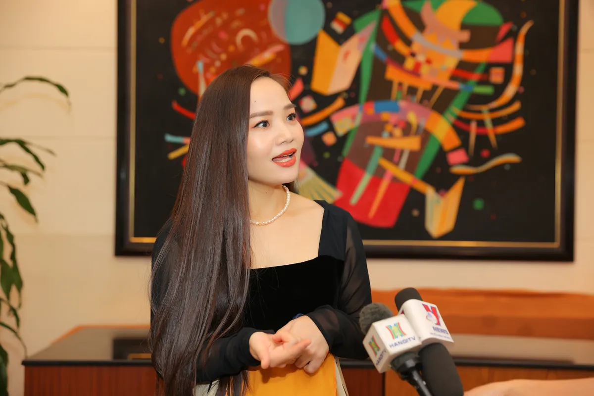 Đại sứ Cristina Romila: Đinh Hoài Xuân là nghệ sỹ dám tiên phong - Ảnh 1. Đại sứ Cristina Romila: Đinh Hoài Xuân là nghệ sỹ dám tiên phong - Ảnh 1.