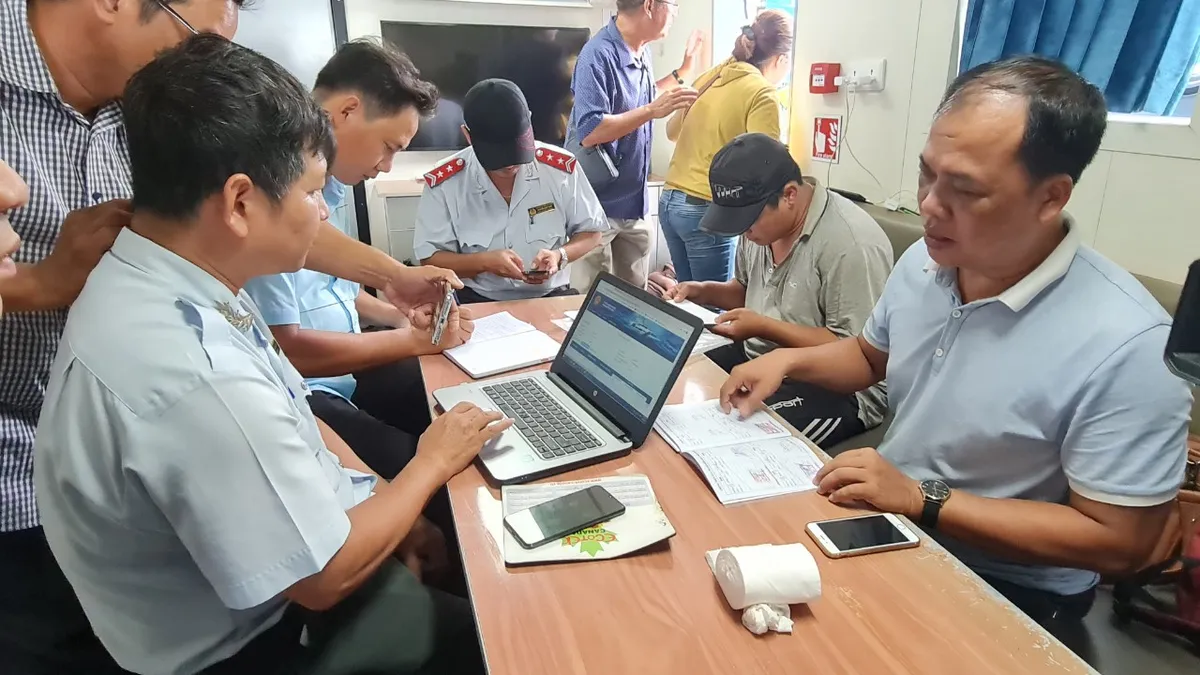 Kiên Giang - Cà Mau phối hợp tuần tra trên biển về khai thác thủy sản - Ảnh 2.