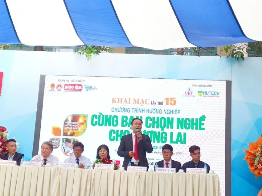 TP Hồ Chí Minh tư vấn hướng nghiệp tại 100 trường THPT - Ảnh 1.