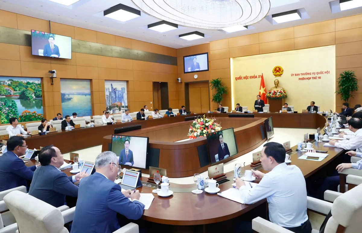 Khai mạc Phiên họp thứ 16 của Ủy ban Thường vụ Quốc hội - Ảnh 2.