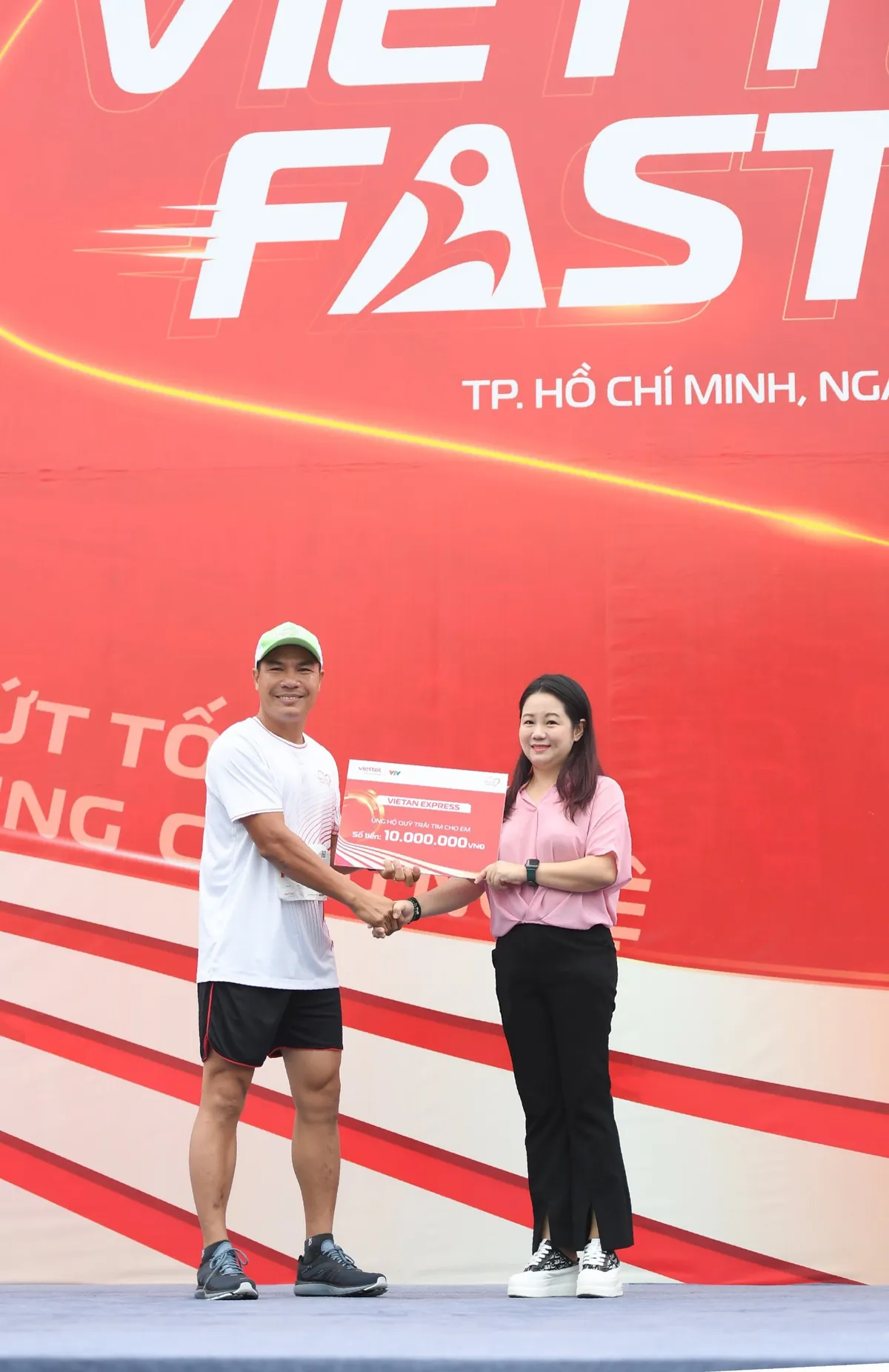 Viettel Fastest 2022: Hơn 760 triệu ủng hộ chương trình Trái tim cho em - Ảnh 1.