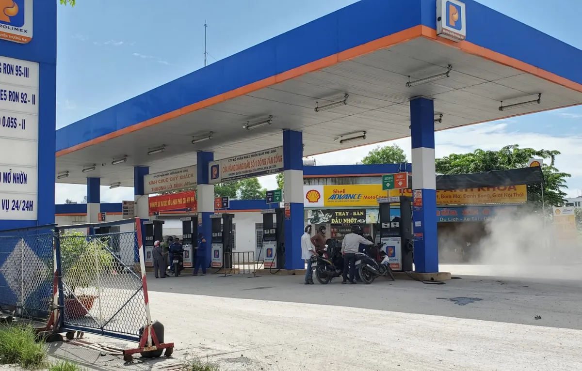 Tổng cục QLTT tăng cường kiểm tra kinh doanh xăng dầu - Ảnh 1.