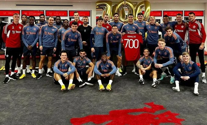Ronaldo ăn mừng kỷ lục 700 bàn cùng Man Utd - Ảnh 2. Ronaldo ăn mừng kỷ lục 700 bàn cùng Man Utd - Ảnh 2.