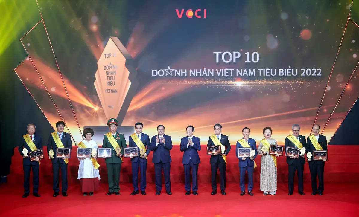 Tôn vinh Doanh nhân Việt Nam tiêu biểu năm 2022 - Ảnh 1.