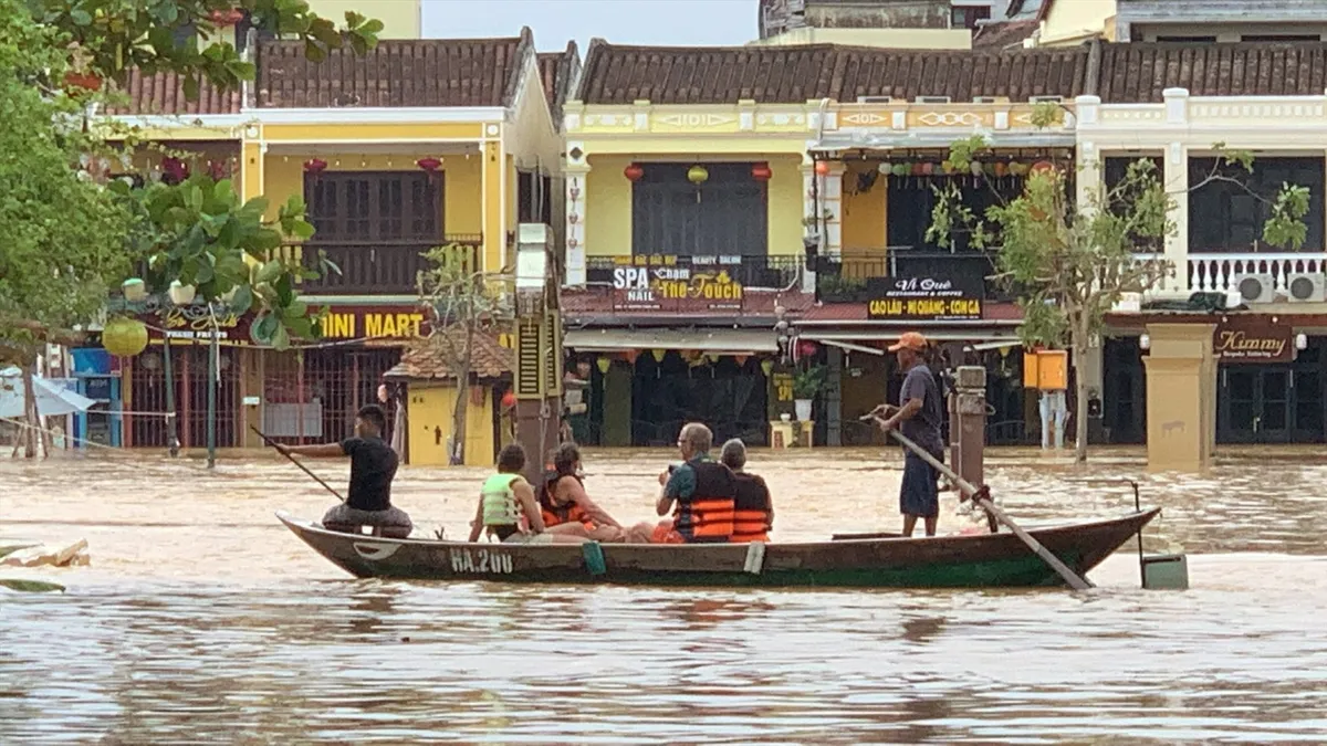 Hội An: Nước dâng cao gần 1m, lên sát mép nhà dân - Ảnh 5.