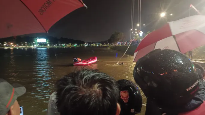 Đ&agrave; Lạt: &Ocirc; t&ocirc; lao xuống hồ Xu&acirc;n Hương, đ&atilde; t&igrave;m thấy 2 thi thể - Ảnh 3.