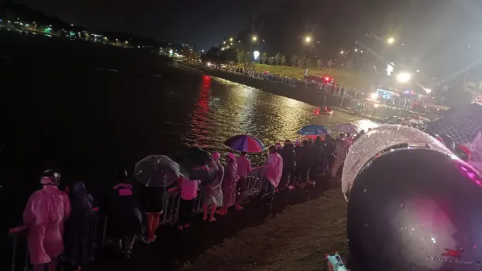 Đ&agrave; Lạt: &Ocirc; t&ocirc; lao xuống hồ Xu&acirc;n Hương, đ&atilde; t&igrave;m thấy 2 thi thể - Ảnh 2.