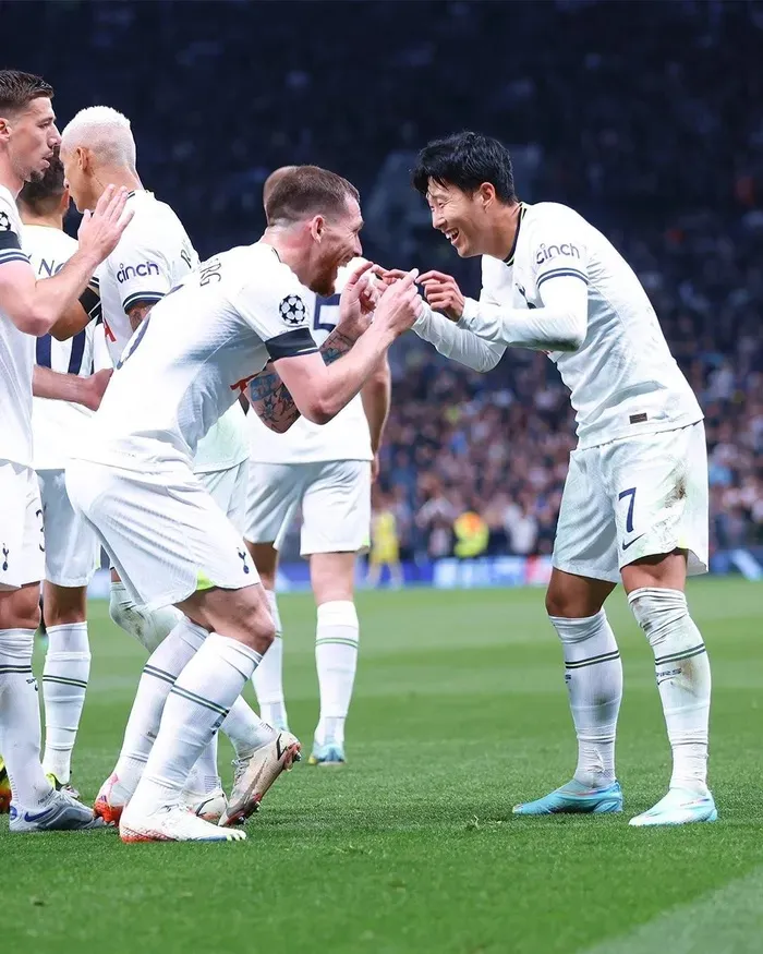 Kết quả Champions League sáng 13/10: Xác định được 5 đội vào vòng 1/8 - Ảnh 5. Kết quả Champions League sáng 13/10: Xác định được 5 đội vào vòng 1/8 - Ảnh 5.