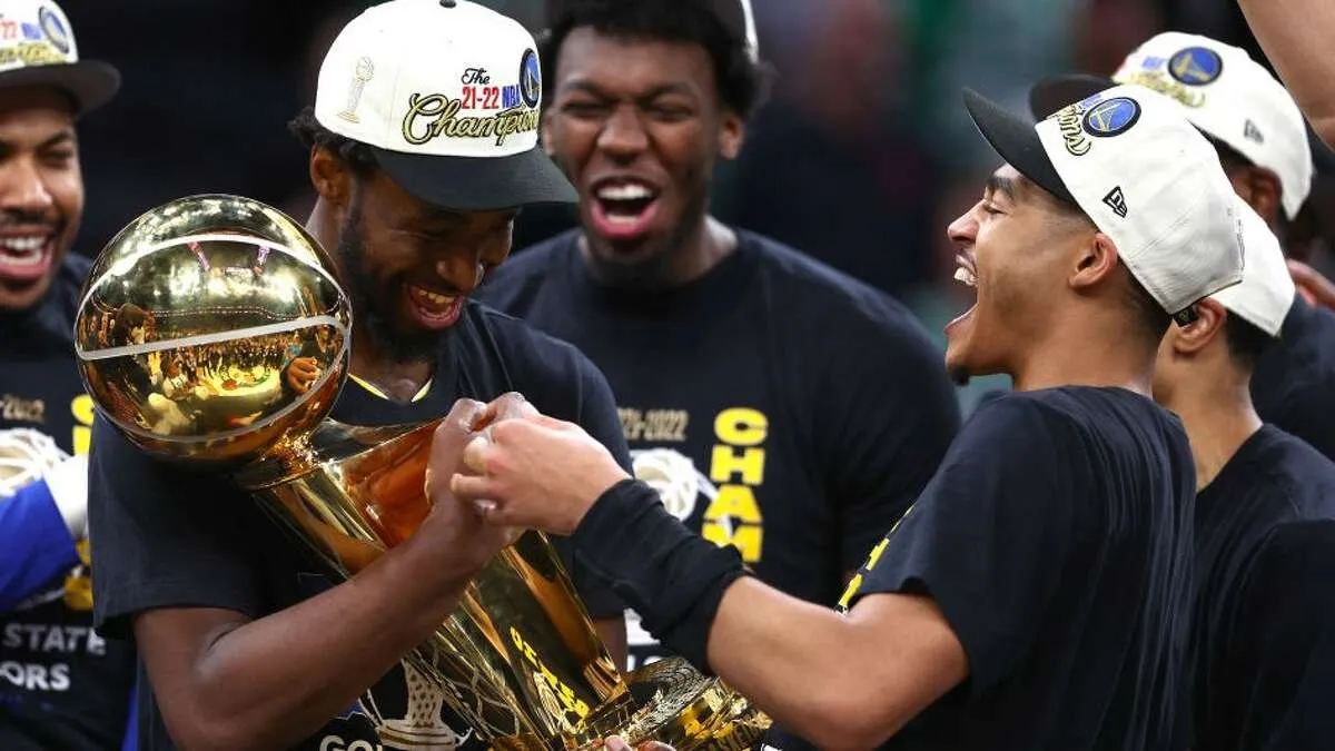 Golden State Warriors gia hạn hợp đồng với 2 trụ cột - Ảnh 1. Golden State Warriors gia hạn hợp đồng với 2 trụ cột - Ảnh 1.