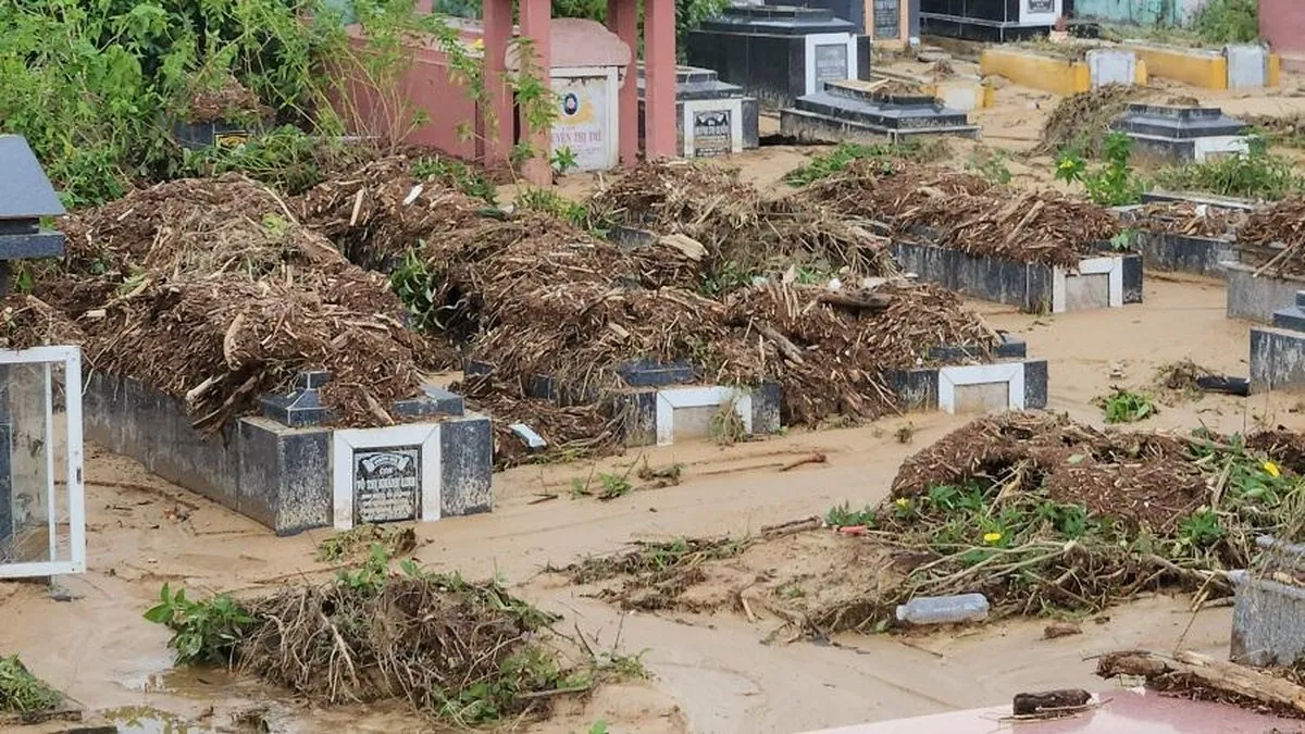 Sạt lở nghiêm trọng tại nghĩa trang lớn nhất Đà Nẵng - Ảnh 3.