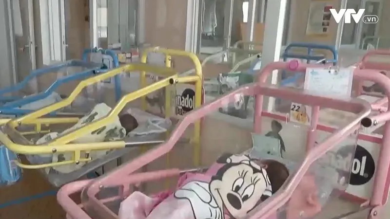 Những ng&ocirc;i l&agrave;ng vắng b&oacute;ng người tại Bulgaria - Ảnh 1.