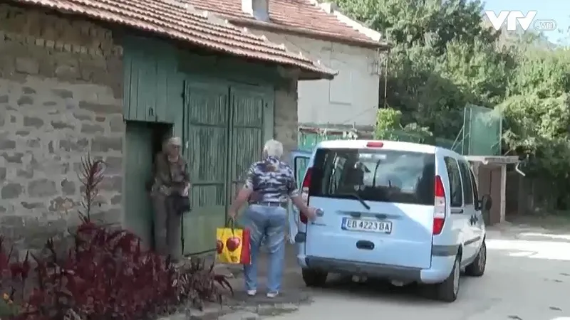 Những ng&ocirc;i l&agrave;ng vắng b&oacute;ng người tại Bulgaria - Ảnh 2.