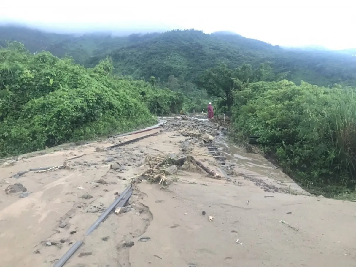 Đường sắt tạm dừng nhiều chuyến t&agrave;u Bắc-Nam - Ảnh 1.