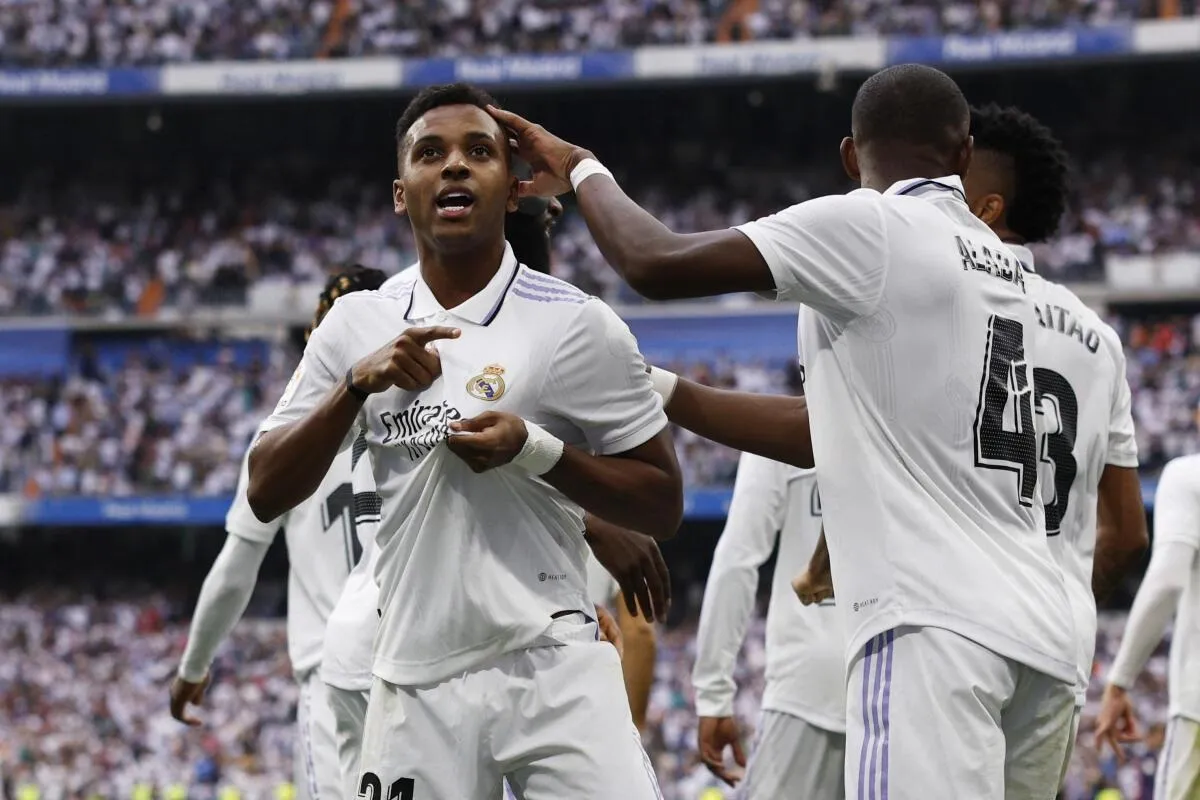 Hạ Barcelona trong trận Siêu kinh điển, Real Madrid chiếm ngôi đầu La Liga - Ảnh 3. Hạ Barcelona trong trận Siêu kinh điển, Real Madrid chiếm ngôi đầu La Liga - Ảnh 3.