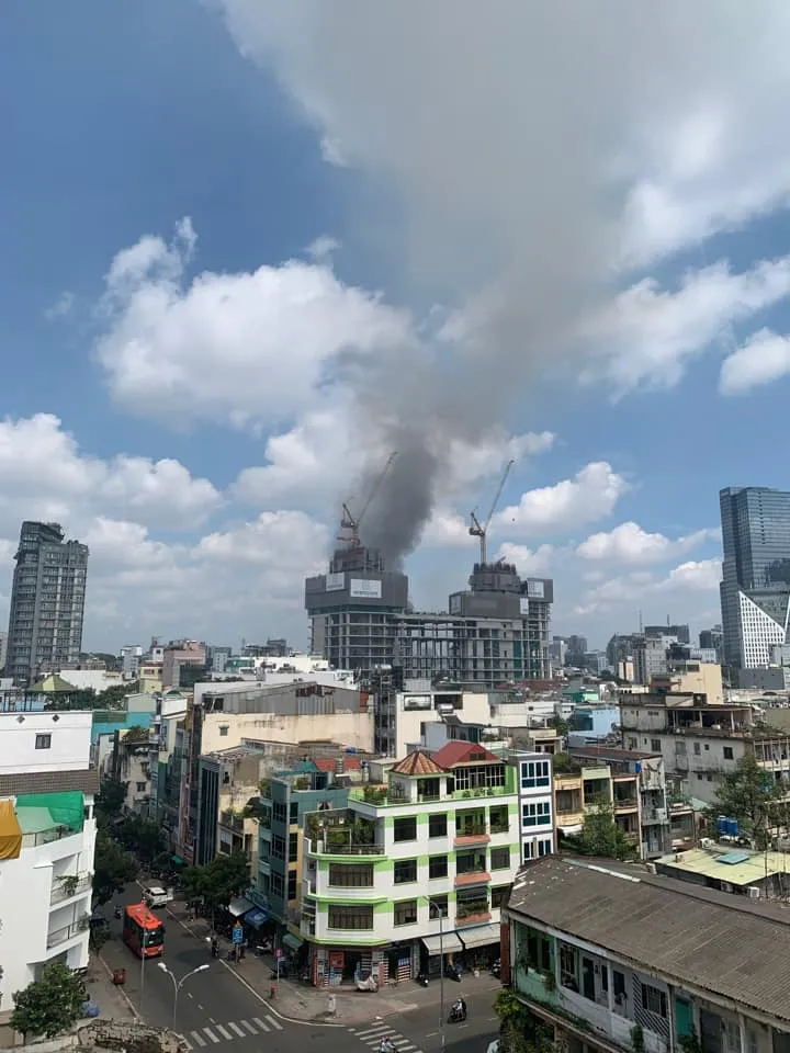 TP Hồ Chí Minh: Cháy lớn gần chợ Bến Thành - Ảnh 10.