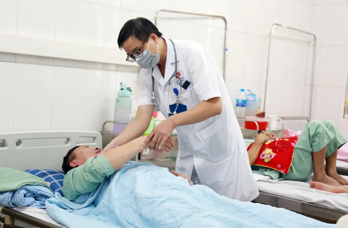 Cảnh báo số ca mắc sốt xuất huyết gia tăng tại Quảng Ninh - Ảnh 1. Cảnh báo số ca mắc sốt xuất huyết gia tăng tại Quảng Ninh - Ảnh 1.