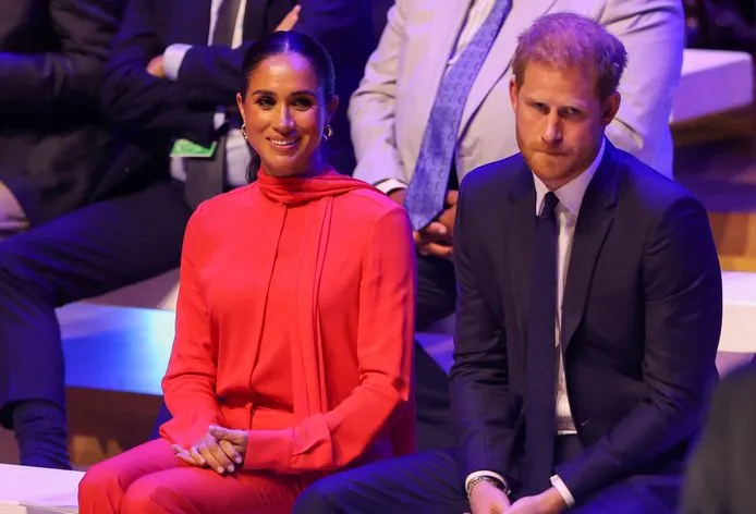 Phim tài liệu của vợ chồng Harry - Meghan bị tạm dừng vô thời hạn - Ảnh 1.