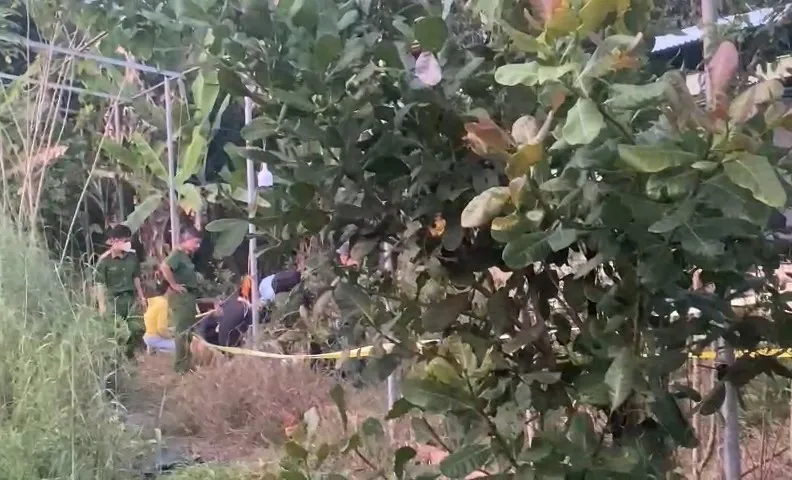 Hai thanh ni&ecirc;n tử vong khi sửa bồn nước, nghi do điện giật - Ảnh 1.