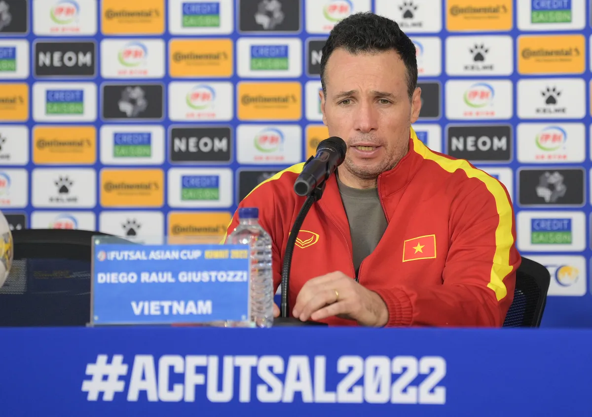 HLV Diego Giustozzi: “ĐT futsal Việt Nam phải tập trung cao độ cho trận đấu với Iran” - Ảnh 1. HLV Diego Giustozzi: “ĐT futsal Việt Nam phải tập trung cao độ cho trận đấu với Iran” - Ảnh 1.