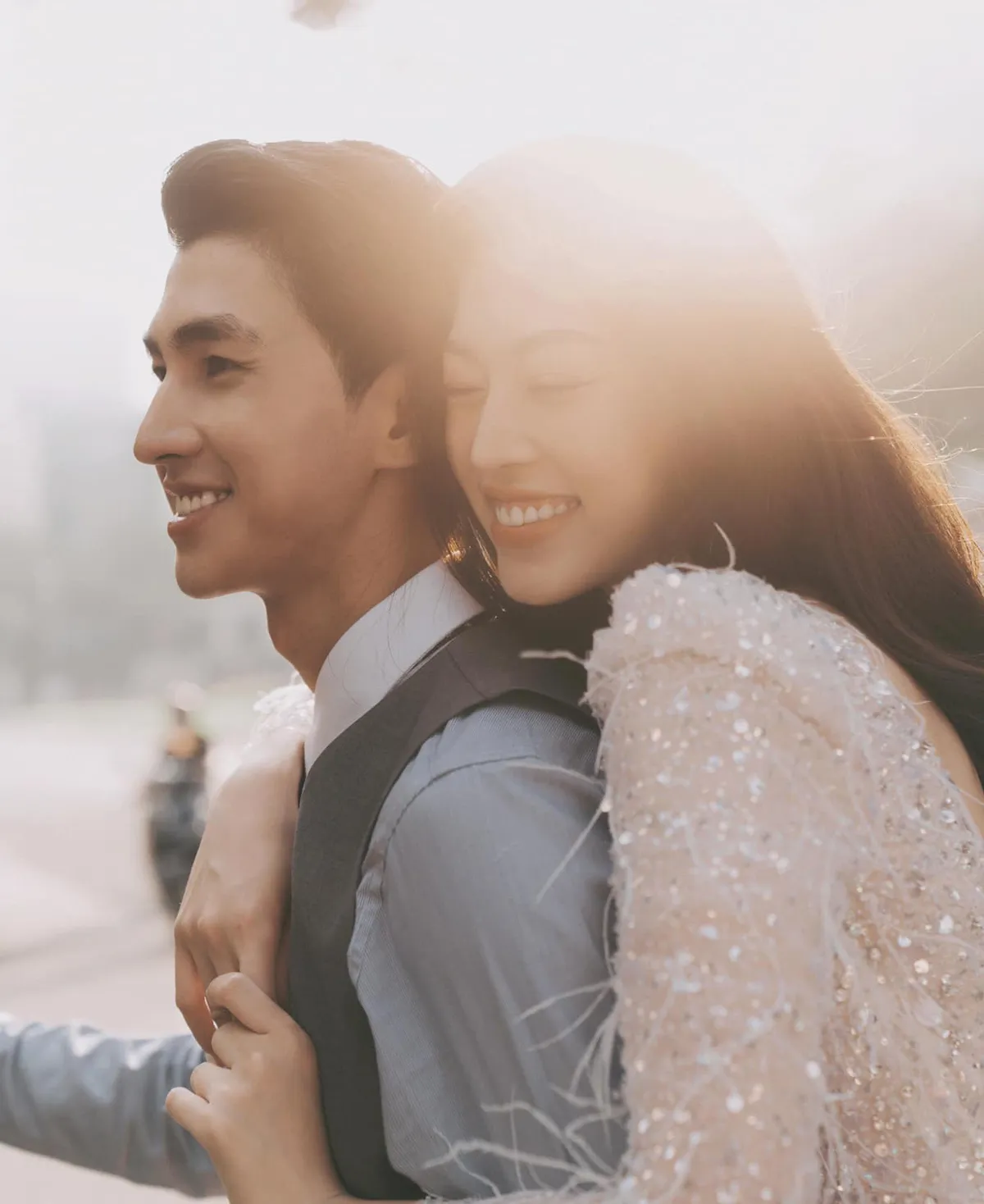 Phương Nga diện váy cưới bó sát đẹp mê mẩn - Ảnh 3. Phương Nga diện váy cưới bó sát đẹp mê mẩn - Ảnh 3.