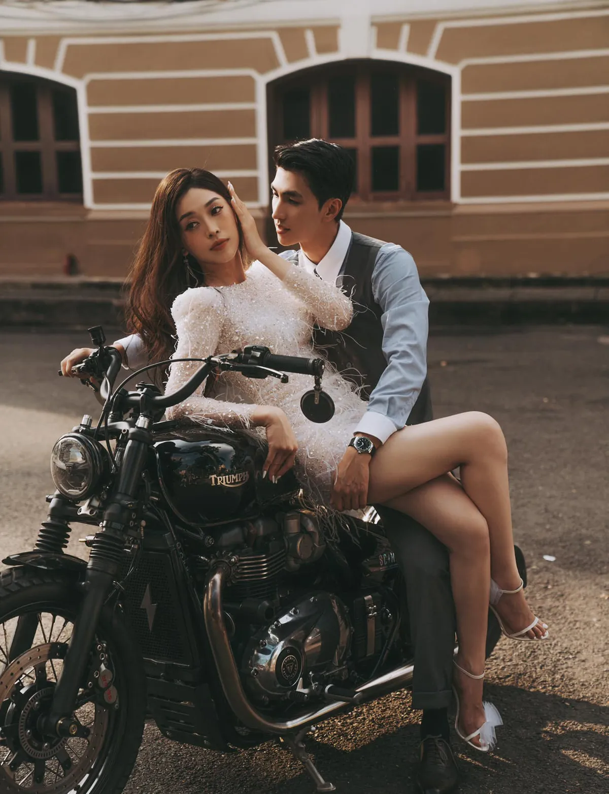 Phương Nga diện váy cưới bó sát đẹp mê mẩn - Ảnh 2. Phương Nga diện váy cưới bó sát đẹp mê mẩn - Ảnh 2.