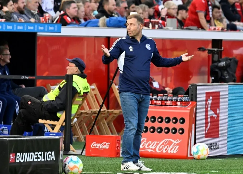 Schalke 04 sa thải HLV Frank Kramer - Ảnh 1. Schalke 04 sa thải HLV Frank Kramer - Ảnh 1.