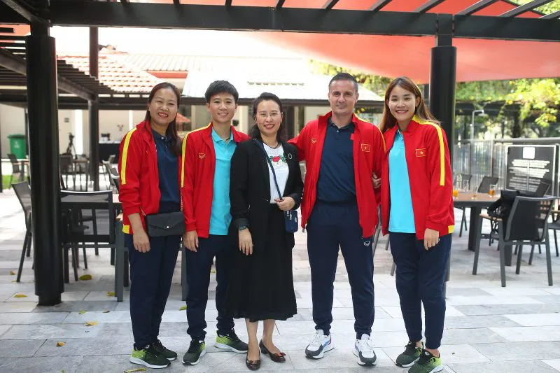 HLV Mai Đức Chung: Cơ hội rất tốt để các cầu thủ nữ Việt Nam thi đấu với những đối thủ hàng đầu thế giới - Ảnh 2. HLV Mai Đức Chung: Cơ hội rất tốt để các cầu thủ nữ Việt Nam thi đấu với những đối thủ hàng đầu thế giới - Ảnh 2.