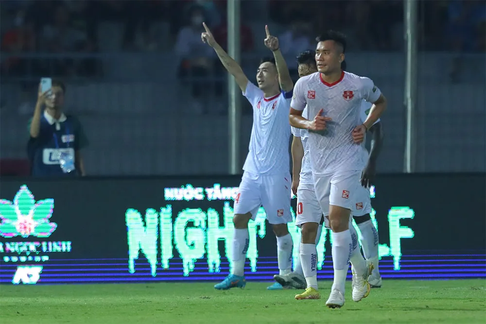 Sau vòng 21 Night Wolf V.League 1-2022 | Tăng nhiệt cuộc đua vô địch - Ảnh 2.