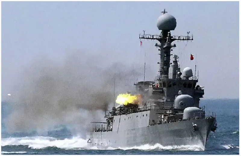 H&agrave;n Quốc bắn s&uacute;ng cảnh c&aacute;o, Triều Ti&ecirc;n n&atilde; ph&aacute;o đ&aacute;p trả - Ảnh 1.