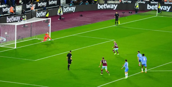 West Ham giành chiến thắng trước Bournemouth - Ảnh 2. West Ham giành chiến thắng trước Bournemouth - Ảnh 2.