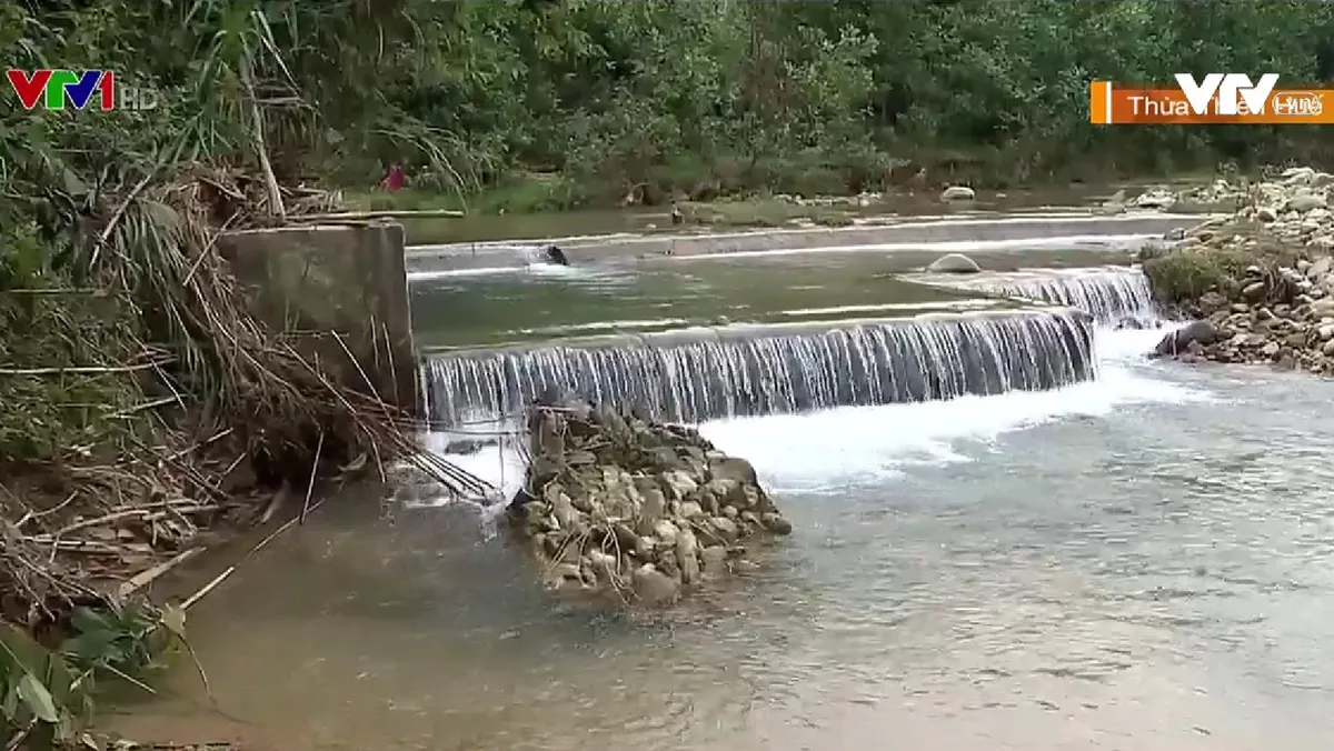 Nhiều công trình thủy lợi bị hư hỏng nặng sau mưa bão - Ảnh 1.